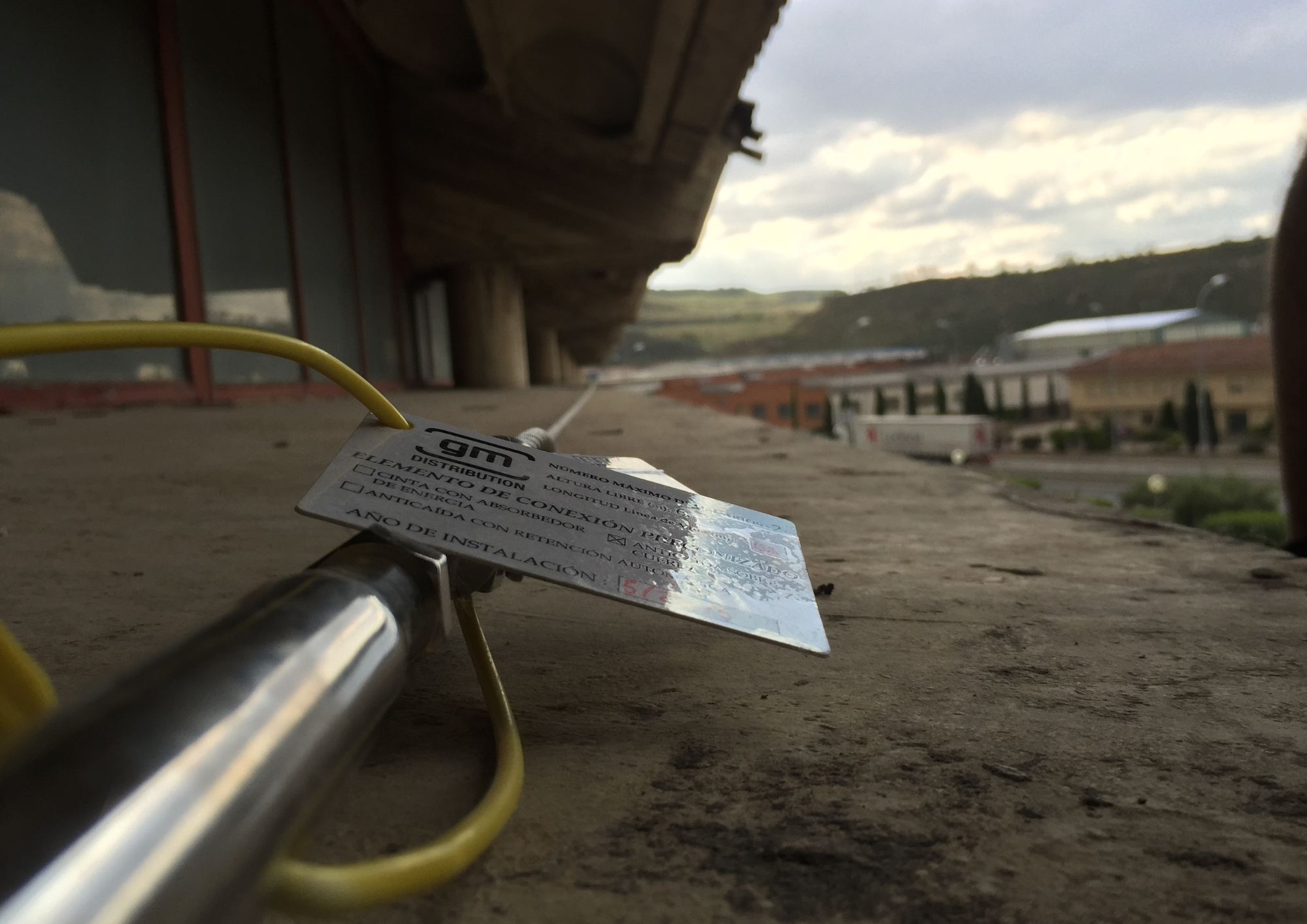 Ligne de vie en façade standard - dispositif d'ancrage horizontal conforme EN795:2012 classe C_3