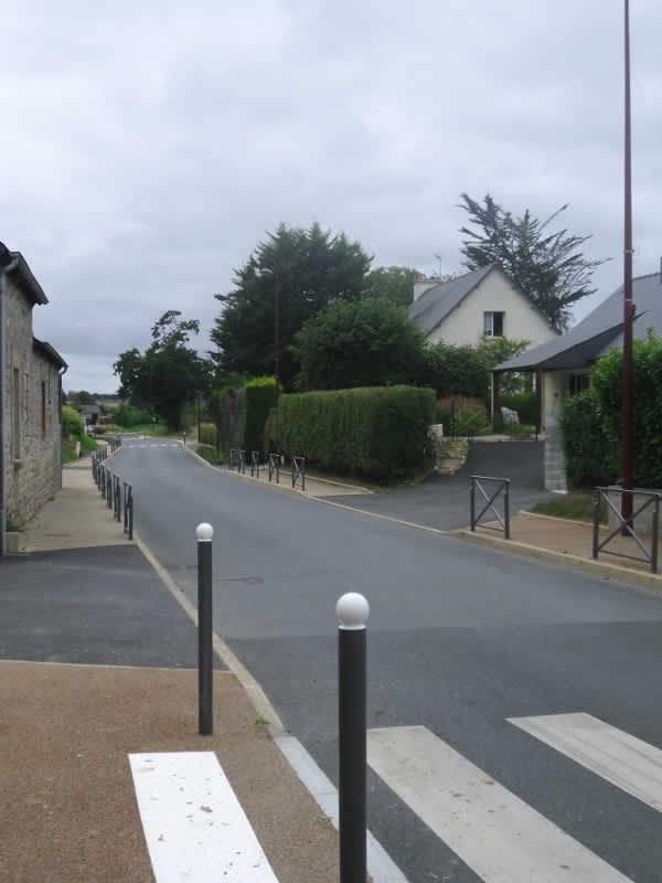 10101 - Potelets fixes - Boule Ø90mm - Hauteur hors-sol 1,03m - Fixe à sceller_3