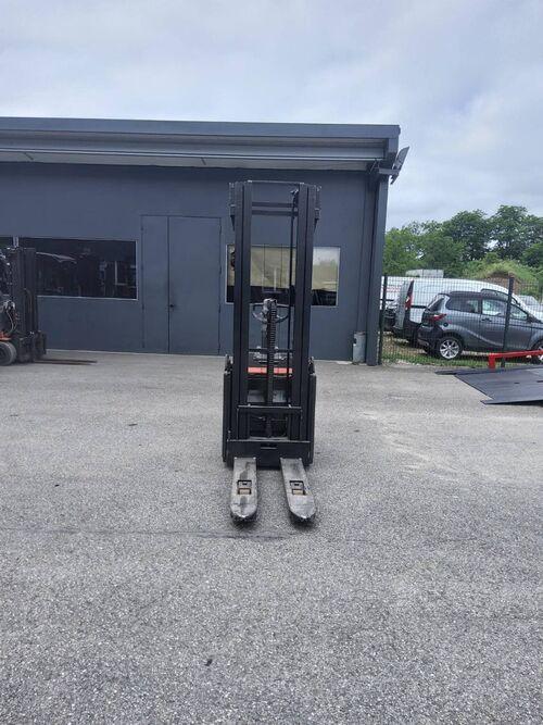 Gerbeur électrique BT SPE160L E002745 - disponible en occasion et en location de courte à longue durée_3