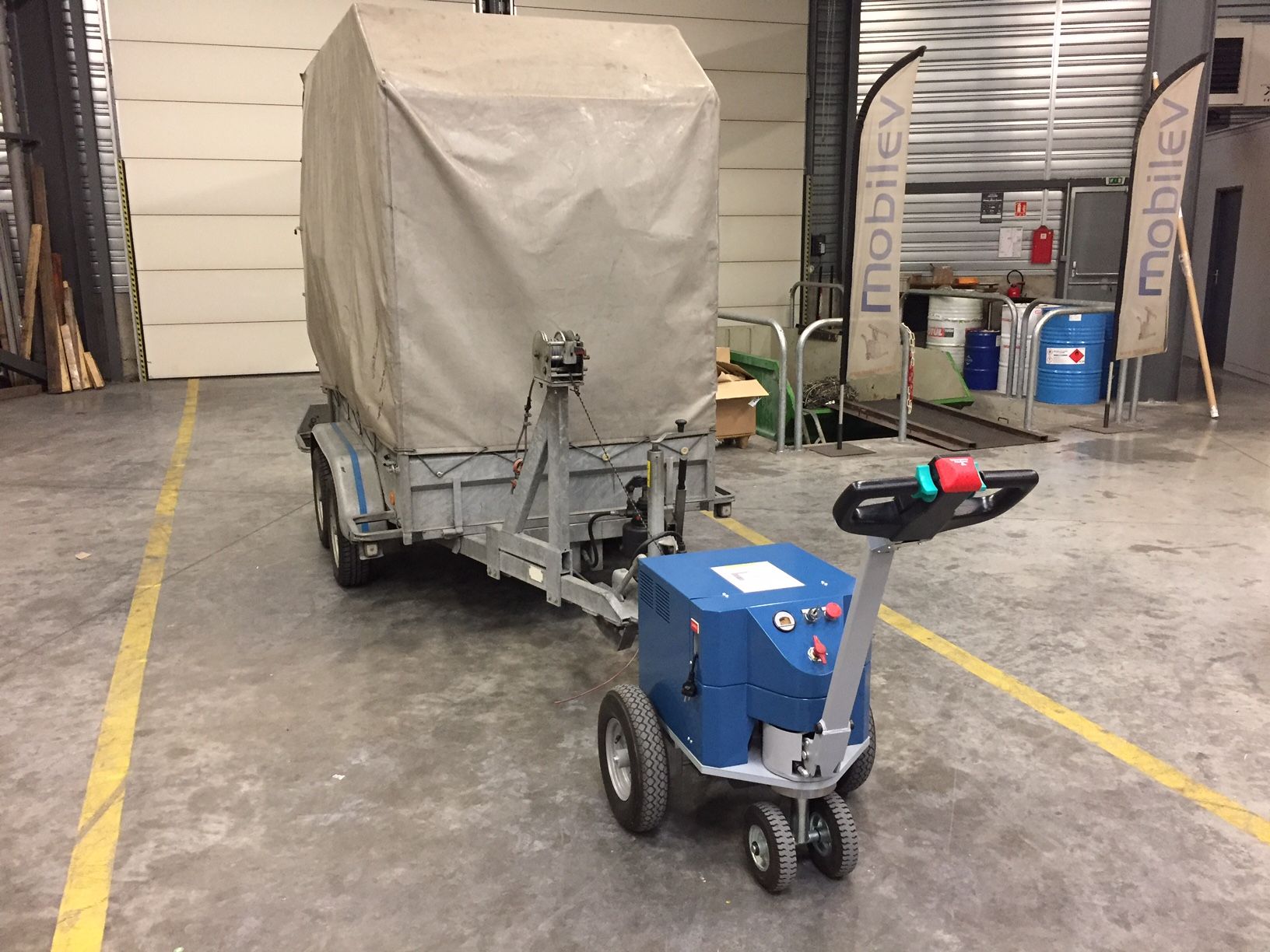 Mobilitrac 3,5 - tracteur pousseur électrique - Mobilev Cranes - capacité 3500 kg pour atelier ou extérieur_3