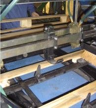 Cloueuse hydraulique avec dépose automatique des planches