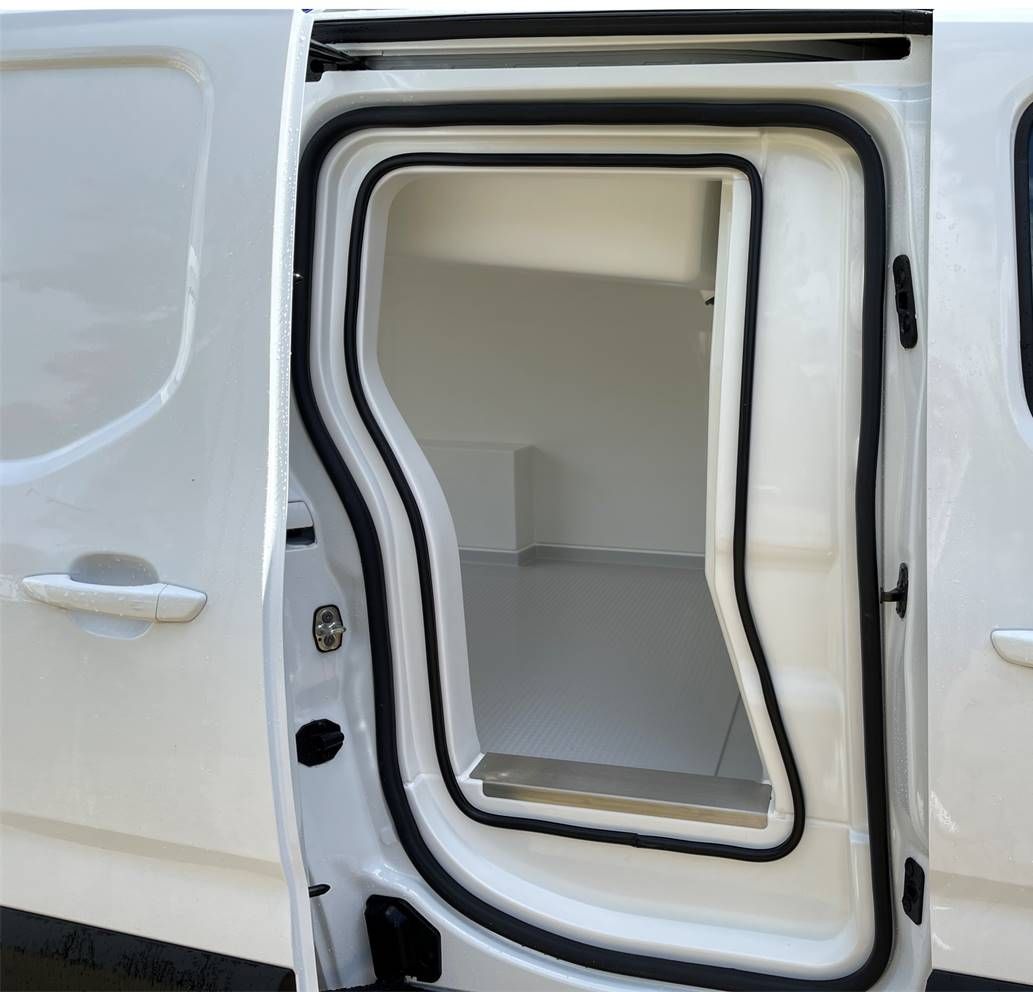 Véhicule frigorifique Cellule intégrée IsoCity – Opel Combo – Froid positif ou négatif_3