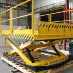 Monte-charge hydraulique avec capacité de charge jusqu’à 4 tonnes