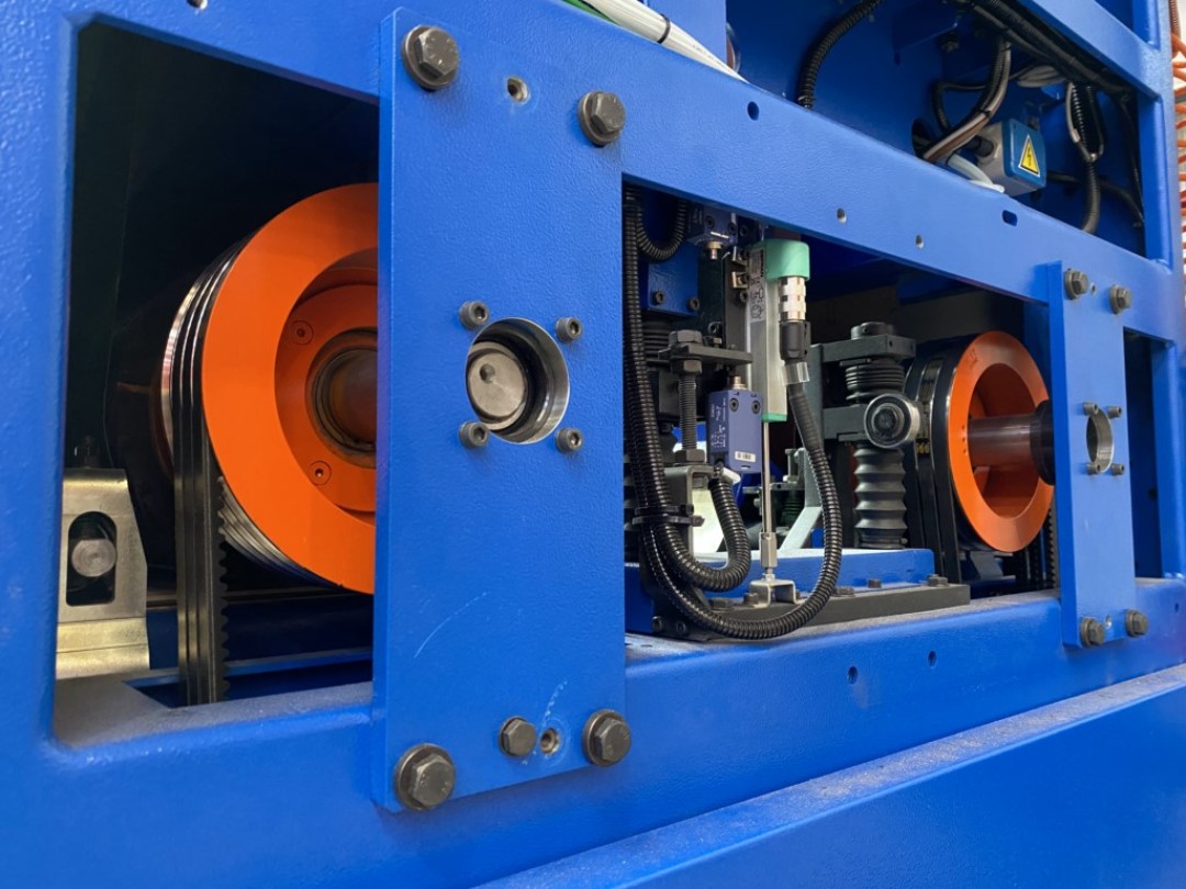 Ébavureuse COSTA - MD - Centres universels pour ébavurage et finition avec options modulables_3