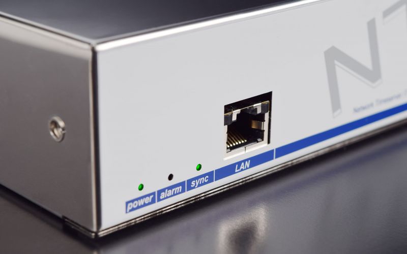 Serveur de temps NTP-NTS IT - Mobatime - 1 port LAN (RJ45) - compact et performant_3