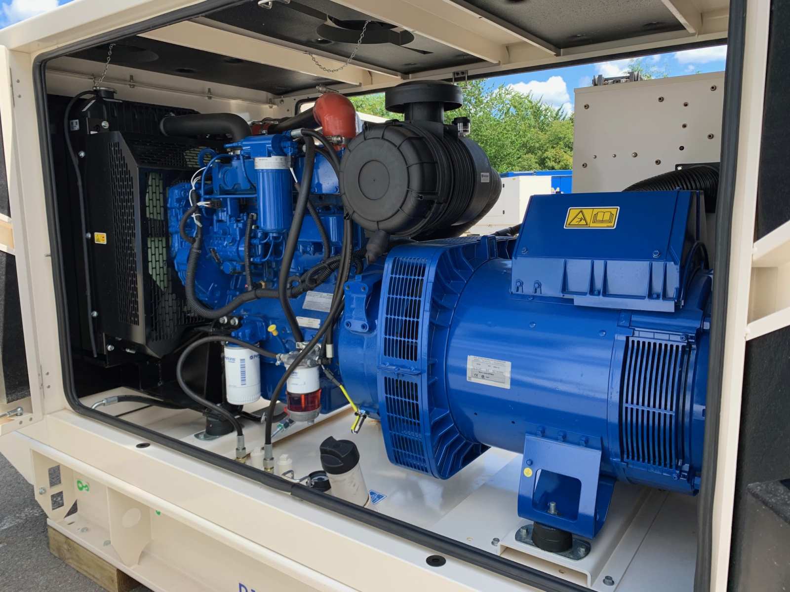 Groupe électrogène d'occasion FG WILSON avec capote neuf déstockage - 1 GE Perkins Marelli et 2 GE Perkins Marelli - 110 KVA_3