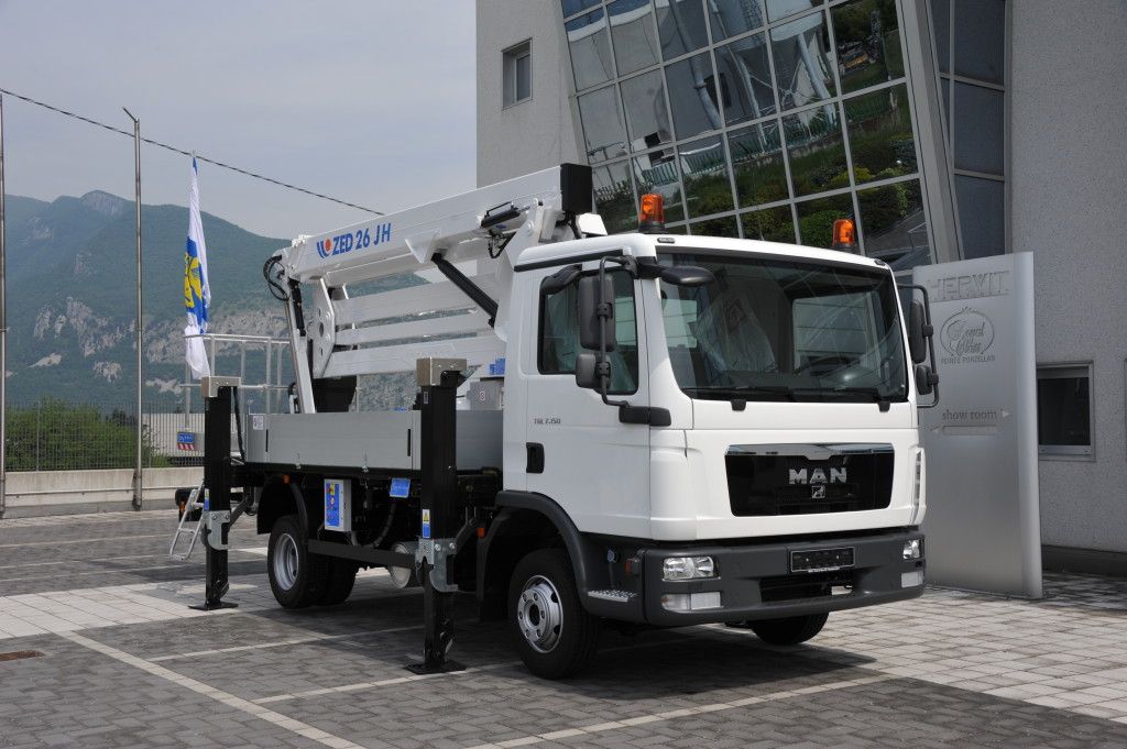 Zed 26 JH - Camion nacelle 26 m avec double pantographe, bras télescopique et jib - CTE_3