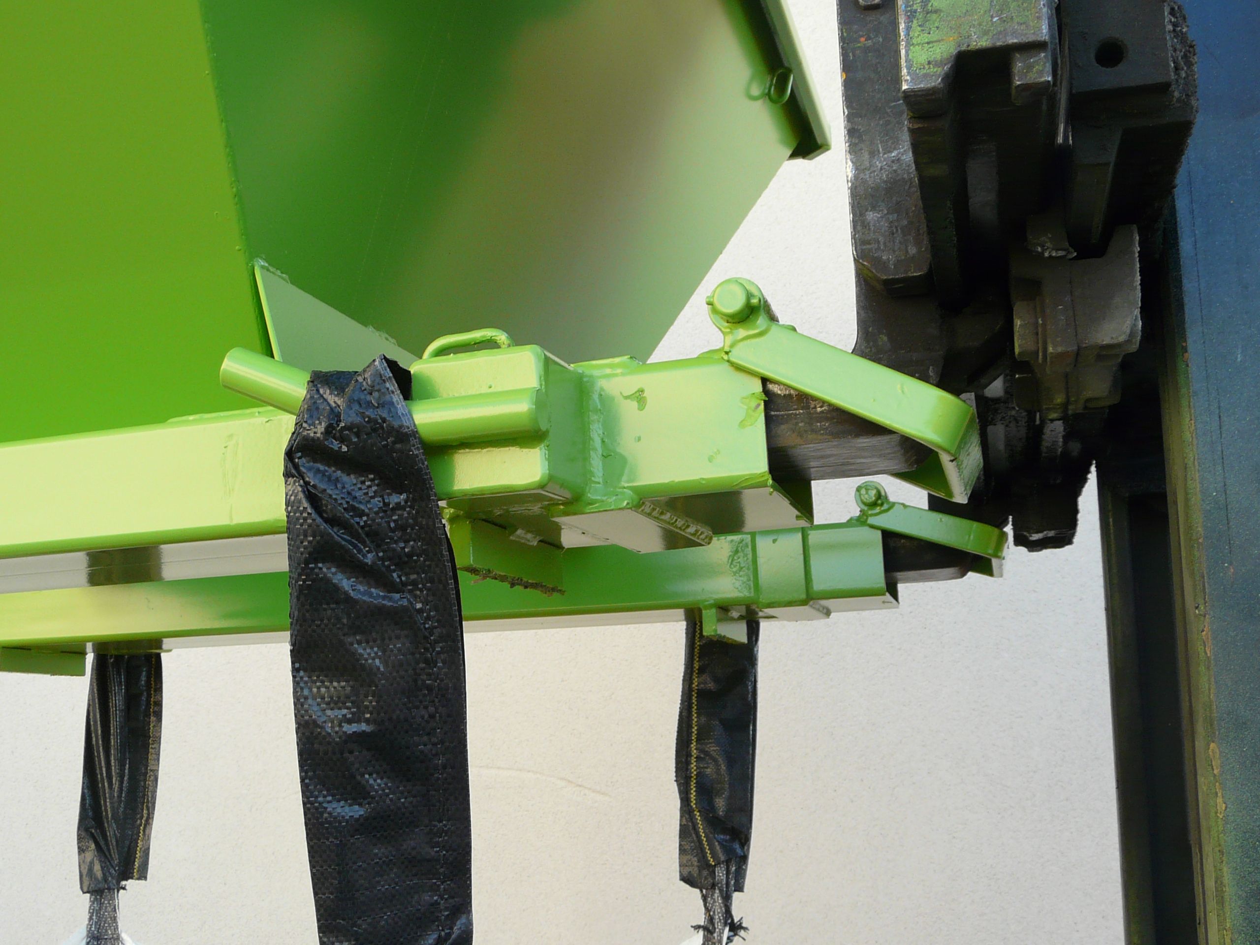 Tb-l - Trémie de remplissage et levage Big-Bag - Goubard SARL - Capacité de 830 à 1460 L - Charge admissible 2T - Homologuée_3