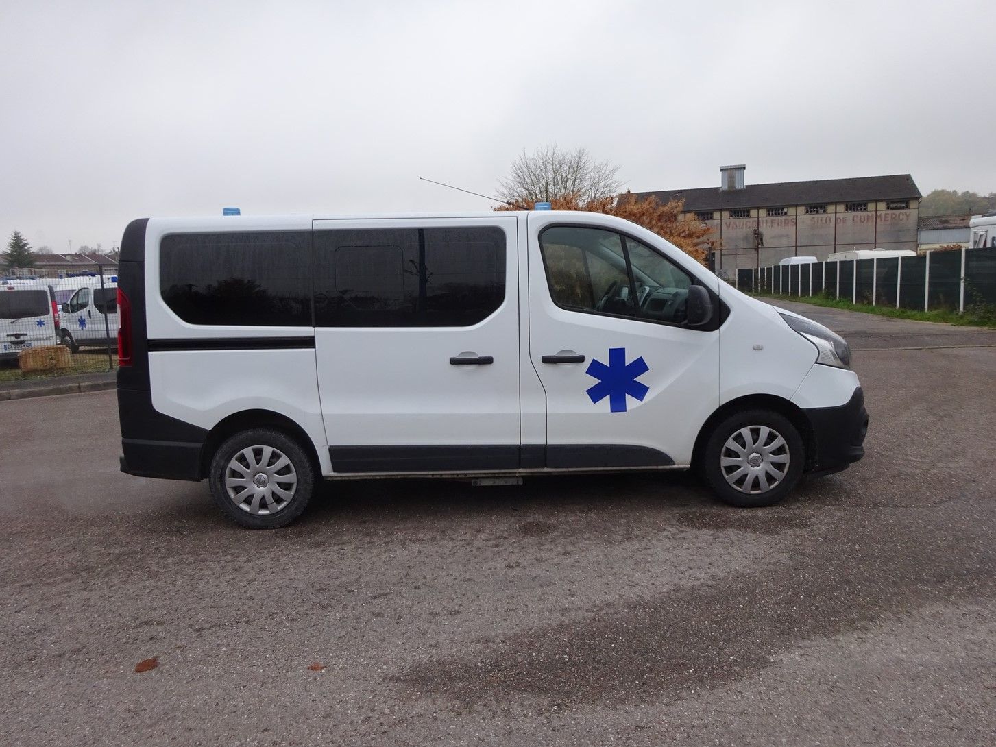 Renault trafic l1h1 ambulance_3