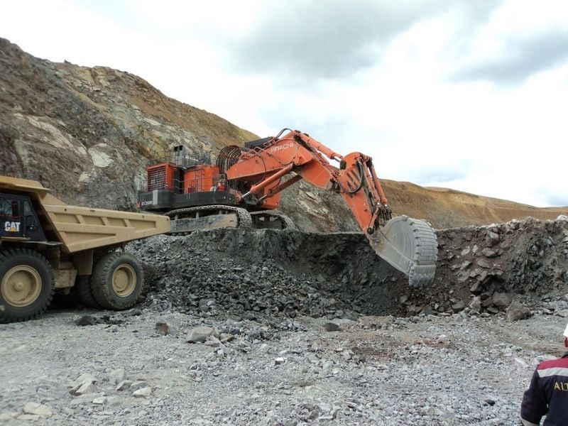 Godet rétro pour pelle Hitachi EX3600 - capacité jusqu'à plus de 40m3_4
