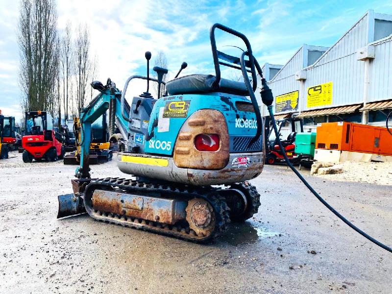 KOBELCO Mini pelle électrique SK007_3