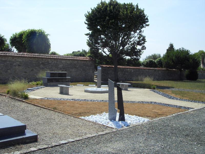 Jardins du souvenir - Les Stèles - Stèle balsa / passage / soupir en granit massif avec gravure personnalisée_3