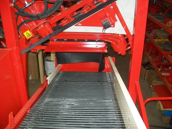 Récolteuse de carottes portée S3TCMR - Simon avec mise en remorque et triage pour 2 opérateurs_3