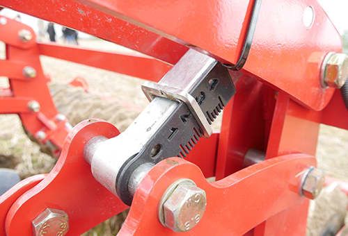 Cultivateur Kverneland Enduro Pro avec faible force de traction requise