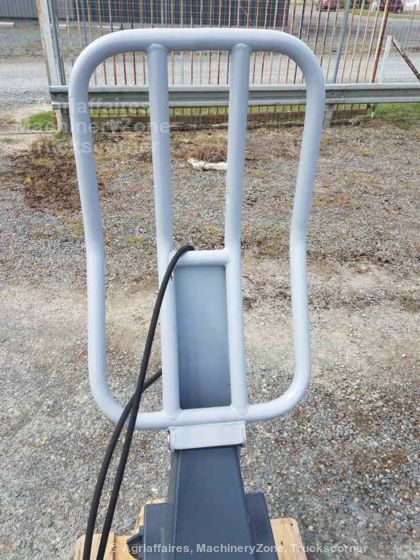 Pince enrubannage et à balles rondes - Sonarol CB SNR 1700 pour chargeur frontal - Largeur 1700 mm, charge 900 kg_3