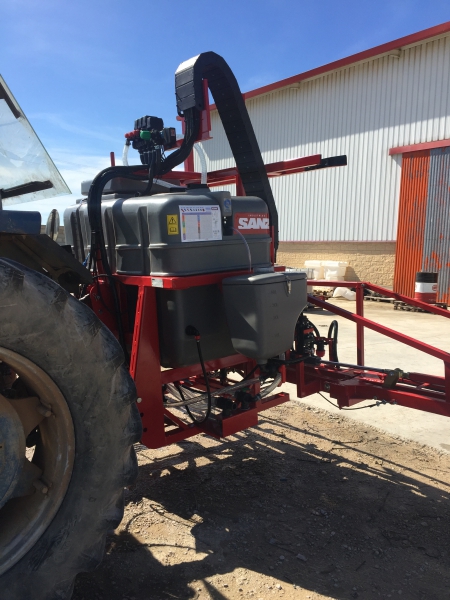 Pulvérisateur porté à attelage rapide avec cuve polyéthylène anti-débordement de 800 à 1500 litres- ISA 7 - CLM_3