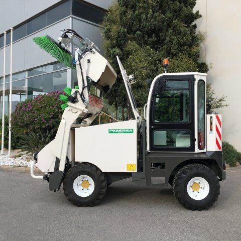 Ba-6000h - Balayeuse mécanique de voirie Piquersa - 49,5 ch - Transmission hydrostatique 4x4 - Déversement hydraulique 1.100 mm_3