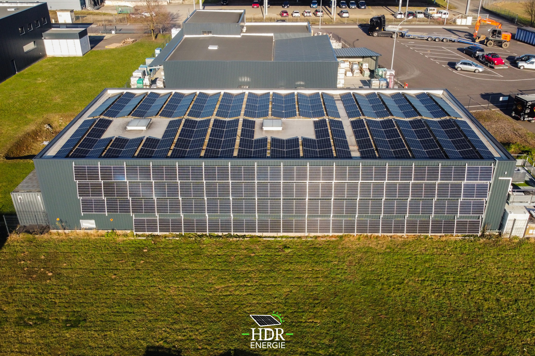 Panneaux solaires en façade pour Bâtiments : tertiaires et bureaux, commerciaux et  de collectivité_3