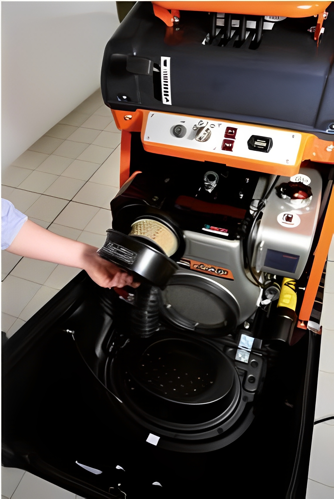 Transporteur Kubota avec pelle auto-chargeuse et transmission hydraulique