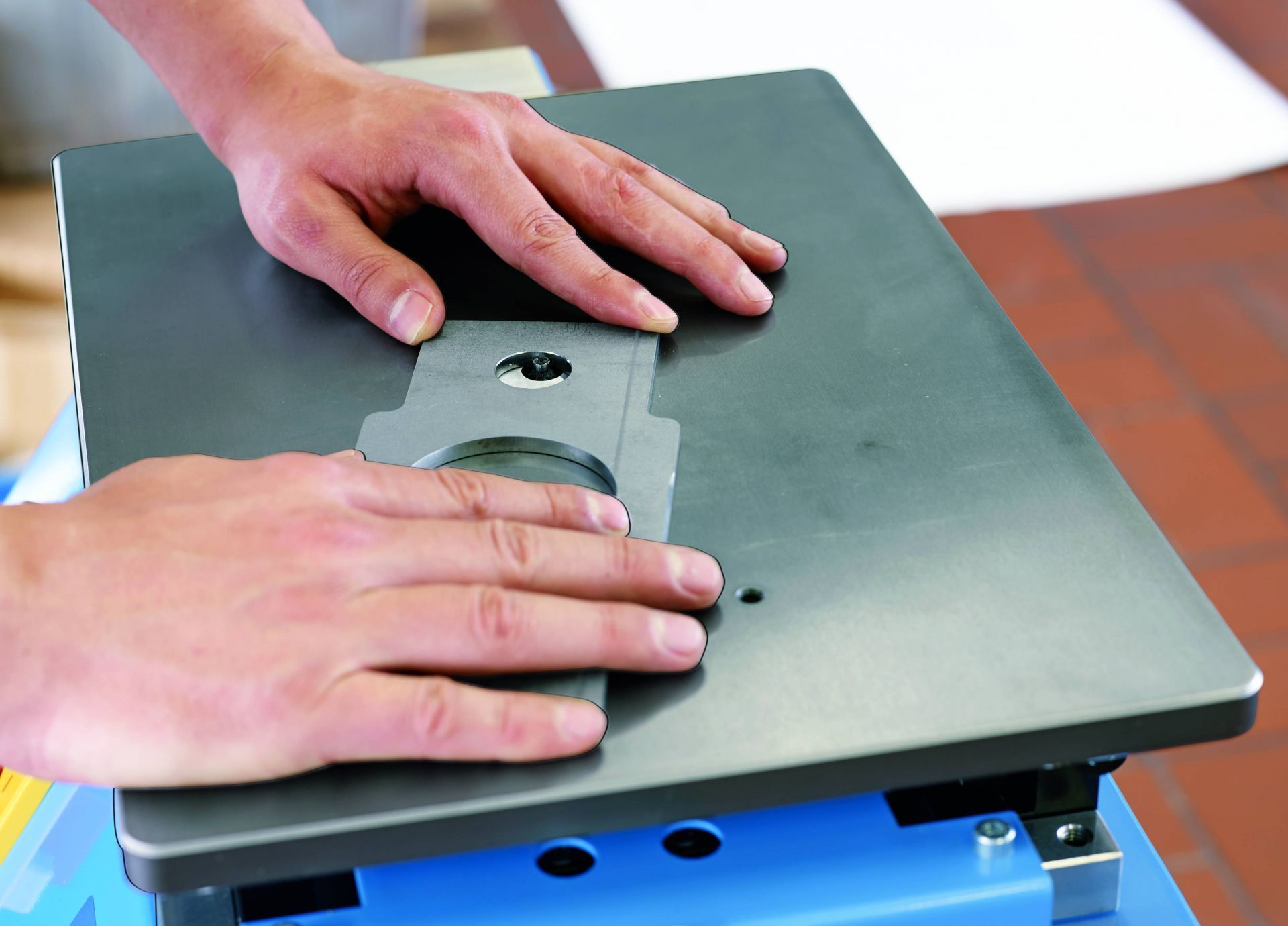 Chanfreineuse industrielle KKF 4-SL – contours intérieurs/ extérieurs, fraises carbure, précision élevée_4