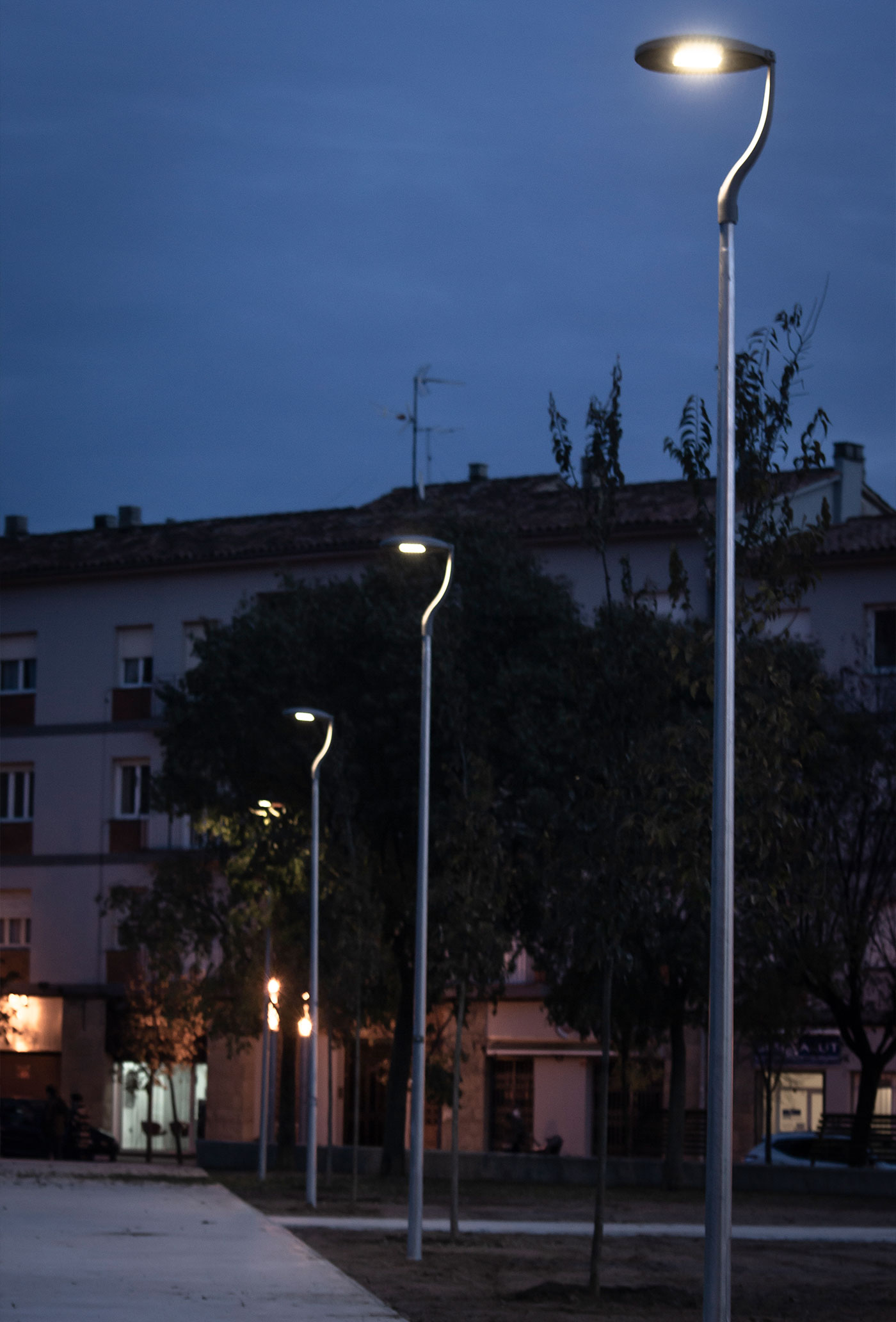 Luminaire Innova B Alib - Haute efficacité 145 lm/W - 20W à 100W - Fixation rotule ou suspendue - Prêt pour télégestion_3