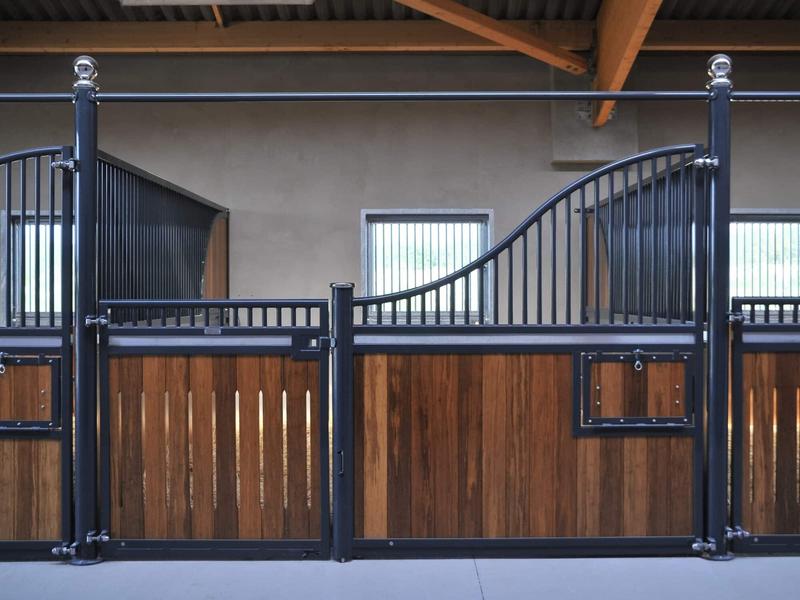 Façade Swing Wave - Façade de box pour chevaux avec ouverture totale pour curage mécanique - Gamme Wave_3