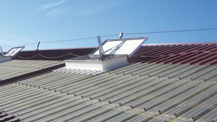 Lanterneau ponctuel ecobac 160 pn / sur embase en polyester / avec protection solaire_3