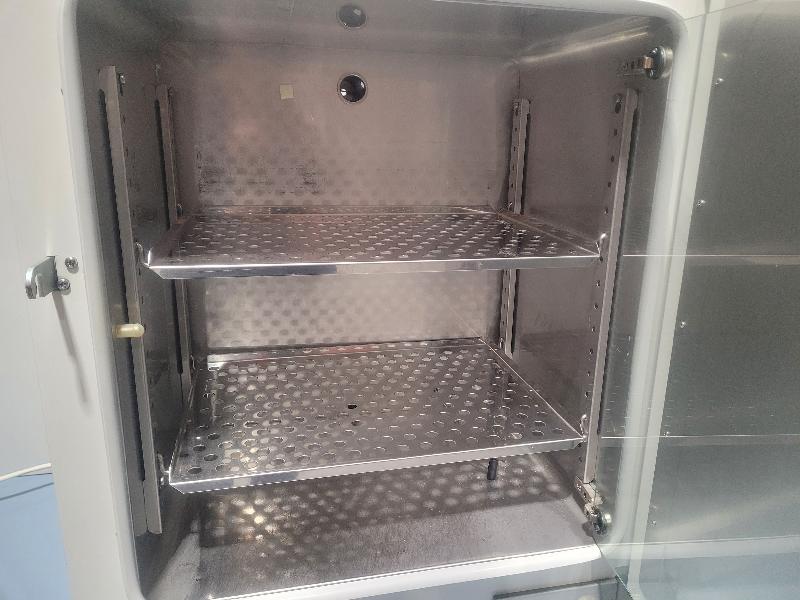 Incubateur / étuve HERAEUS B12 avec convection naturelle 70°C_3
