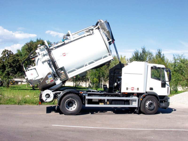 Camion aspirateur Cappellotto équipé d'un dévidoir télescopique
