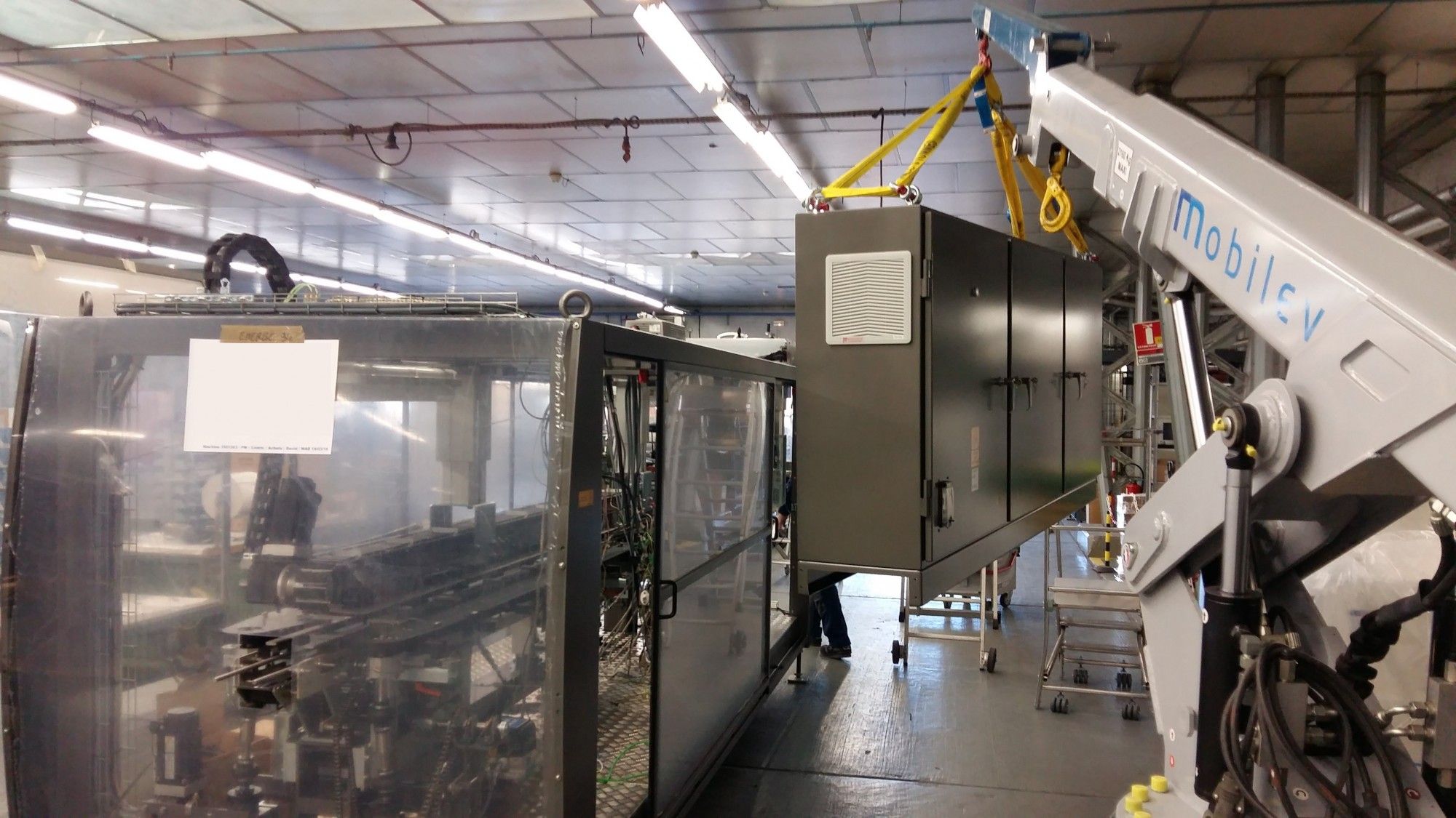 Grue électrique silencieuse pour levage et transport de charges lourdes