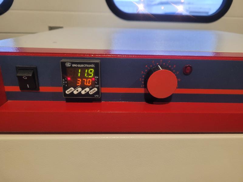 Incubateur réfrigéré avec plage de température 0°C à 65°C