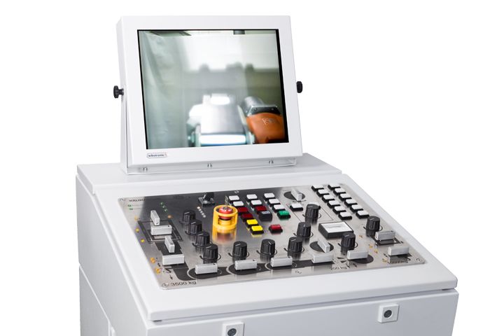 A4000 - Pupitre de commande connecté par câble - Walischmiller Engineering GmbH avec écran et joysticks_3