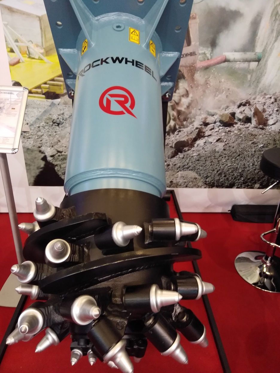 Fraise hydraulique axiale pour pelle de 8 à 38T, idéale pour réaliser des tranchés étroites - Rockwheel_4