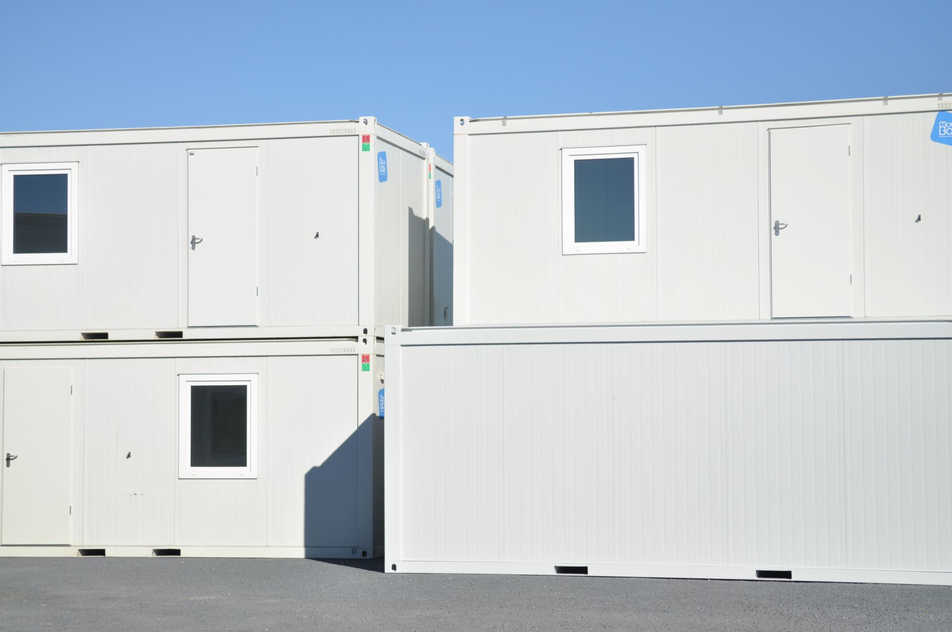 Bungalow de chantier 20 pieds avec sanitaire - bureau intégré - modèle Cougnaud ou Algeco_3