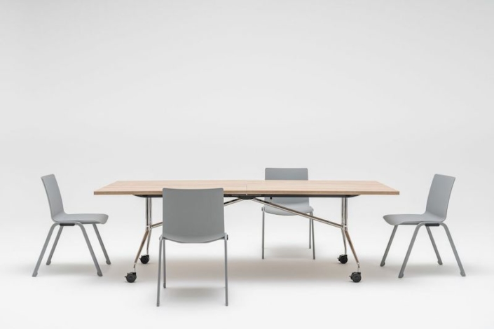 Table modulable et pliante, idéale pour les réunions, conférences ou séminaires, adaptée aussi bien aux PME qu'aux grandes entreprises_3