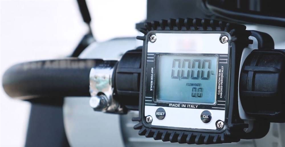 GIANTank - Cuve AdBlue Emiliana Serbatoi - 3300L avec double conteneur de sécurité et équipements avancés_3