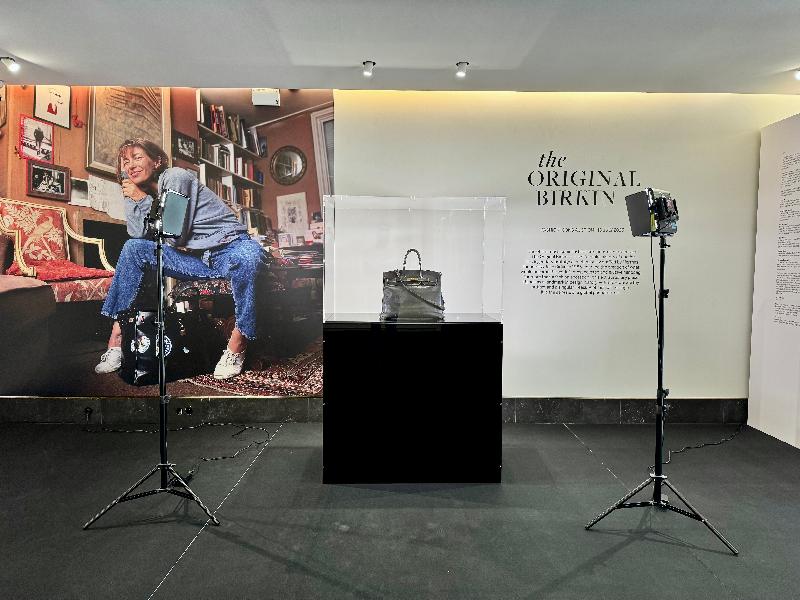 Vitrine cloche en plexiglas avec socle_3