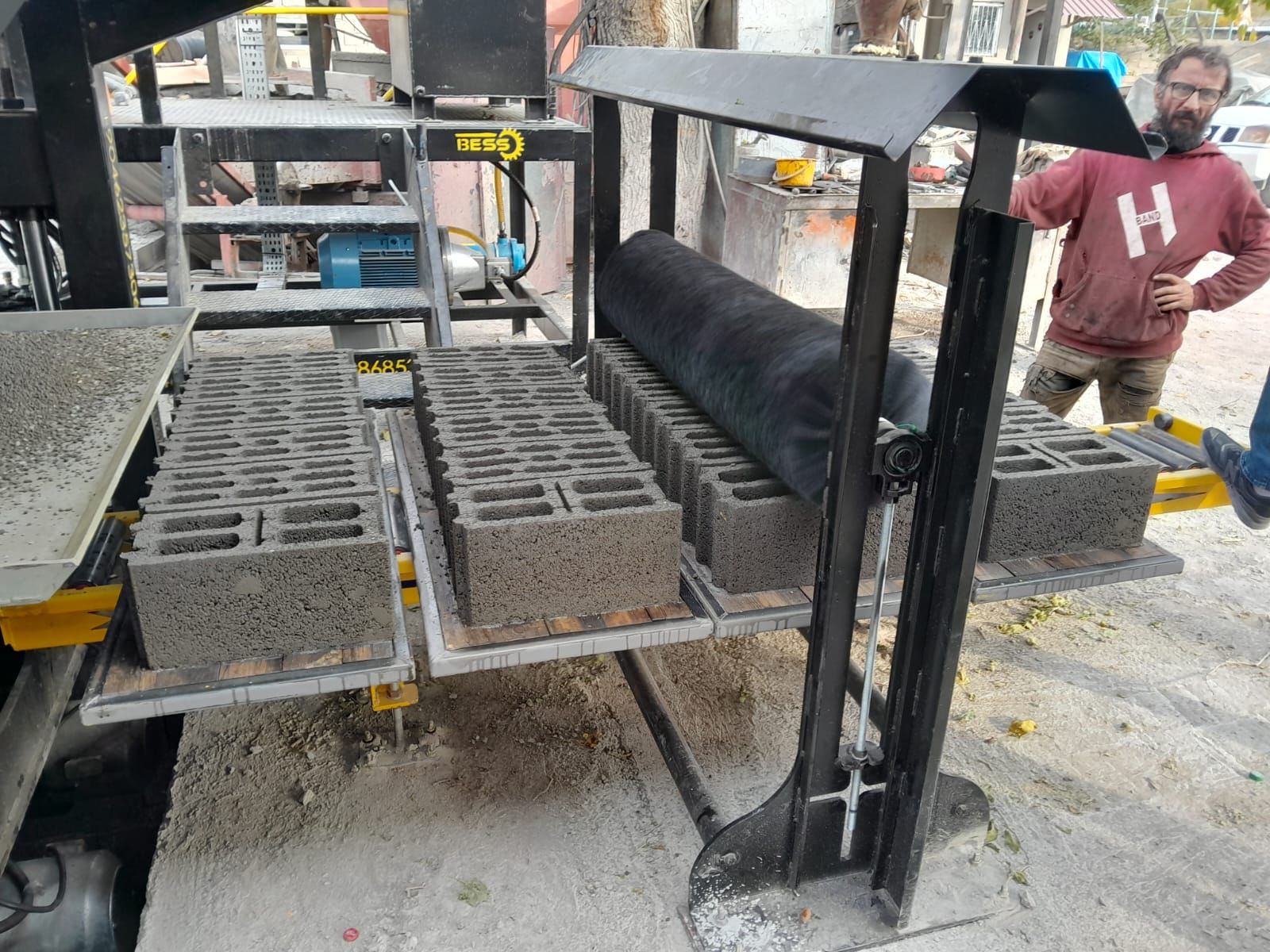 Machine à briquettes PRS-600 - Semi-automatique, capacité 6 000 briquettes/8h, économique et fiable_3