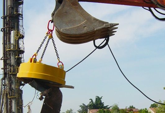 Electro-aimant avec alimentation par batterie pour pelle de 4 à 30 tonnes_3