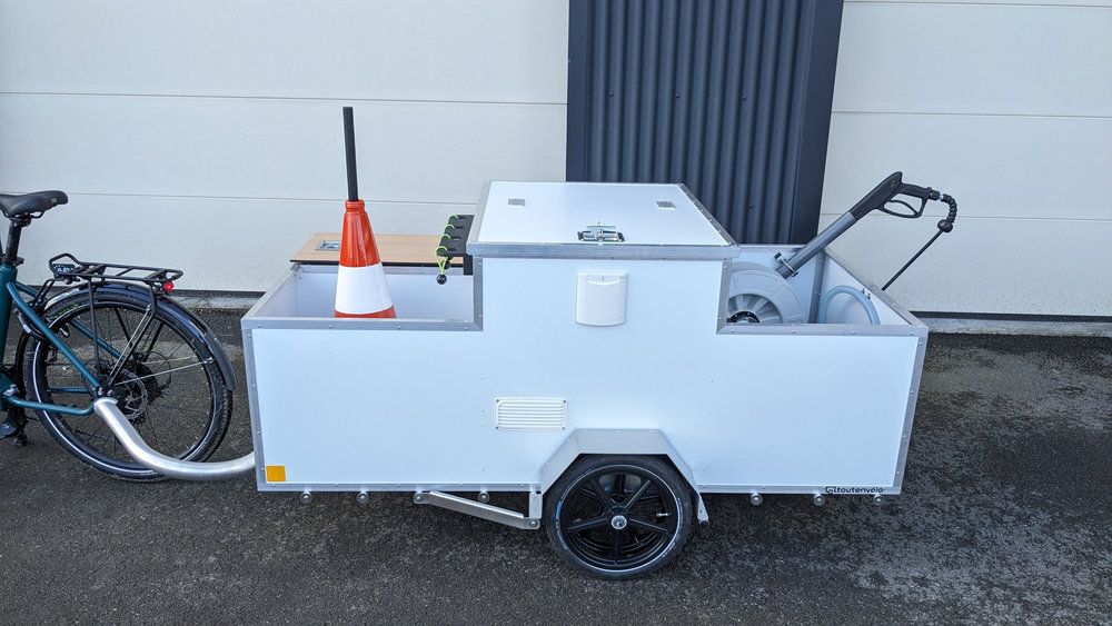 Remorque propreté urbaine pour les points d'apport volontaire de déchets_3