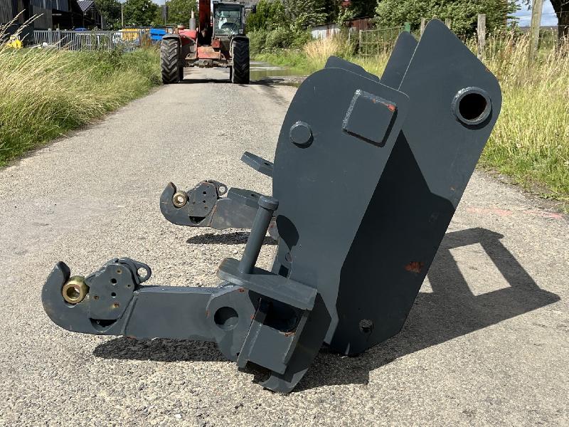 Fourches et godets NC - Interface Manitou / Attelage 3 points réglable EM - Occasion - Année 2023_3