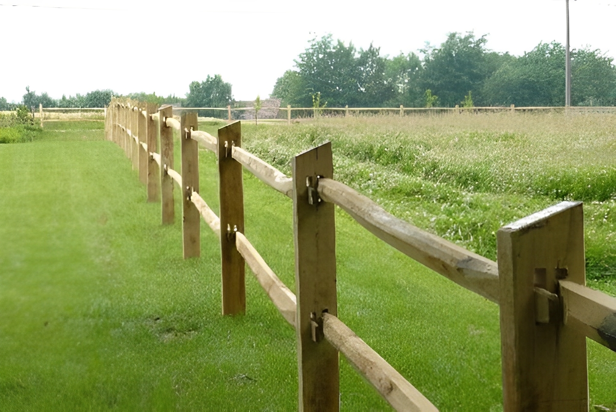 Clôture en bois d'acacia, idéale pour un style champêtre