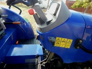 Tracteur lovol homologué route avec attelage arrière par barre oscillante