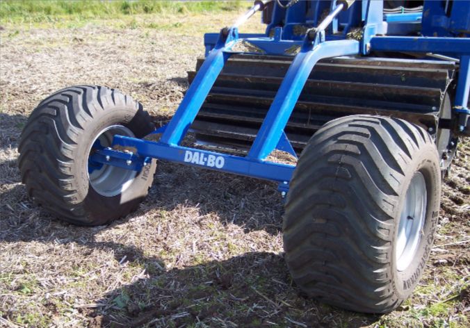 MaxiCut rouleau agricole - Dalbo pour traitement rapide des matières végétales et chaumes_3