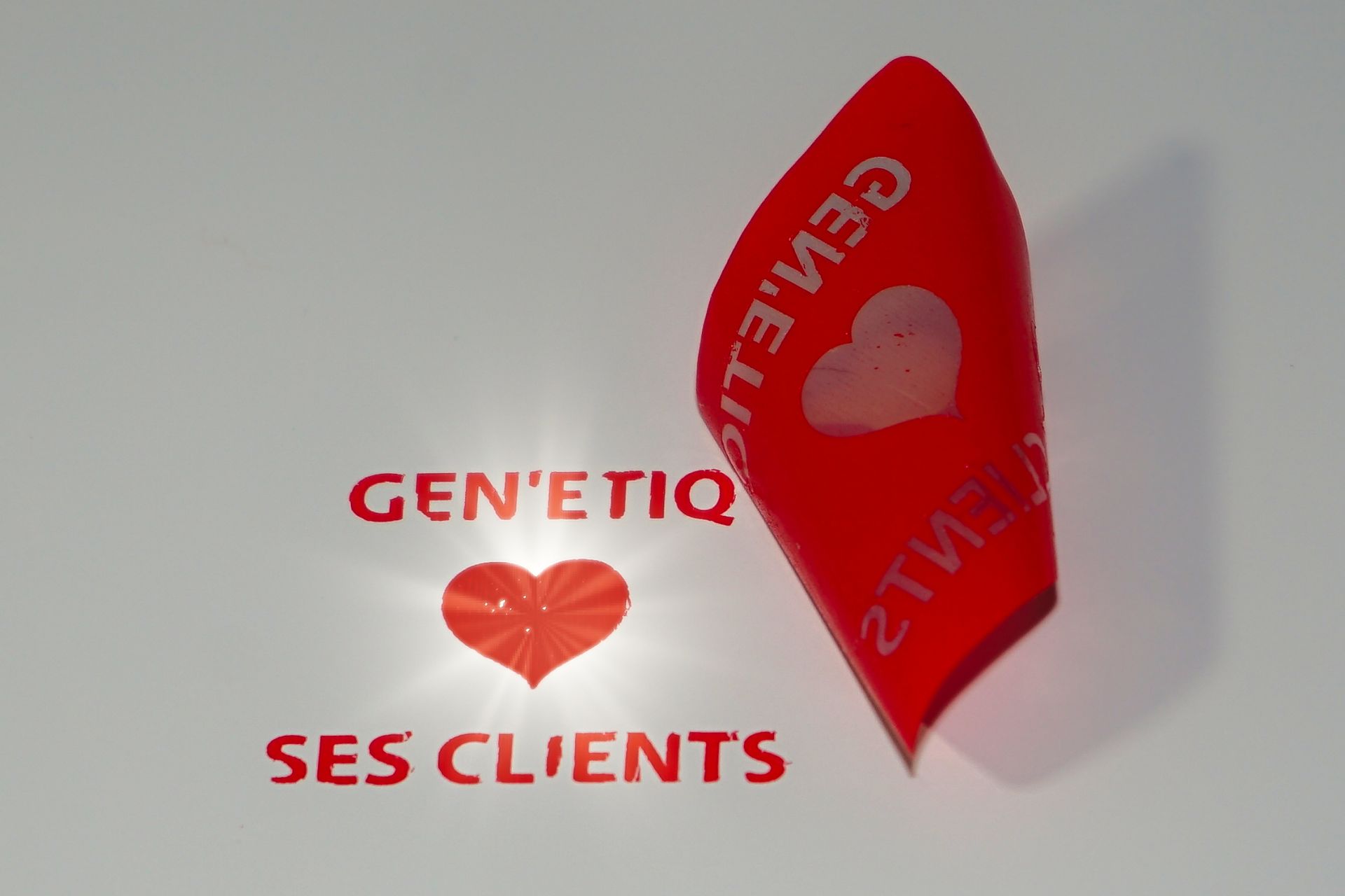 Étiquette de sécurité VOID avec trace - personnalisable avec logo, QR code et hologramme_3