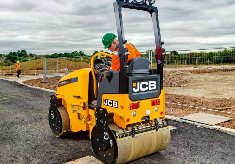 CT260 Rouleau tandem vibrant - JCB - poids opérationnel 2420/2560 kg avec moteur Kubota de 18,5 kW et système télématique LiveLink_4