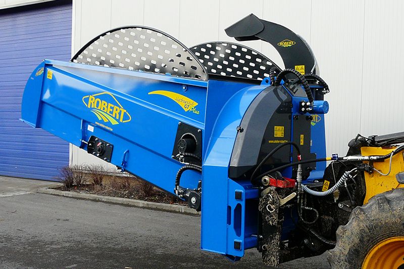 Dispositif de paillage avec hayon arrière rabattable hydraulique