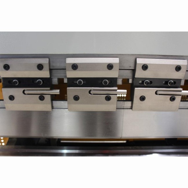 Presse plieuse hydraulique conventionnelle LAMINOVA - Type P avec commande numérique Cybelec CybTouch 8P_3