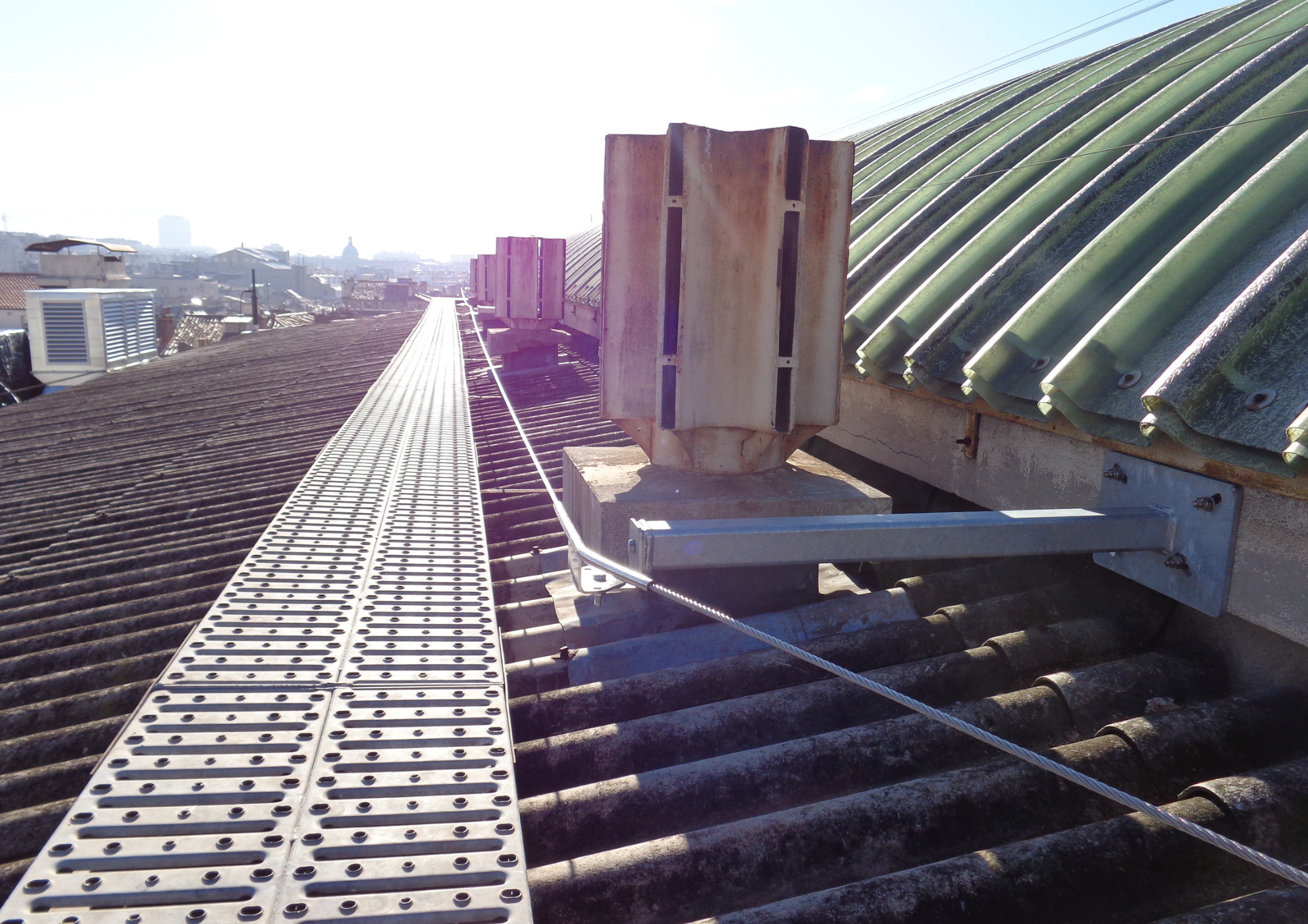 Ligne de vie en façade à chariot: dispositif d'ancrage horizontal_3