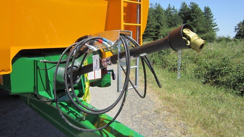 Benne agricole à grande capacité avec trappe à grain